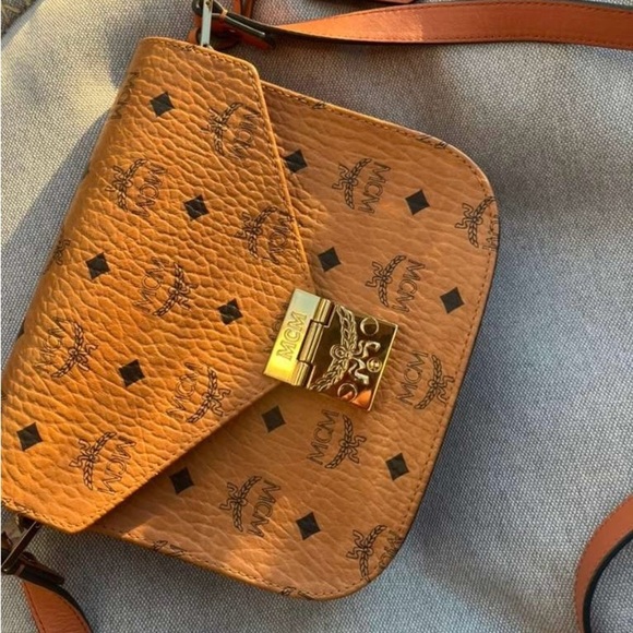 MCM PATRICIA SHOULDER BAG / CROSSBODY
HERITAGE COGNAC CANVAS - Picture 2 of 16